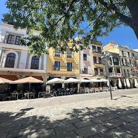 Lovely 2 Bedrooms Main Square *