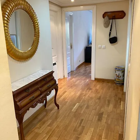 Lovely 2 Bedrooms Main Square Apartmán