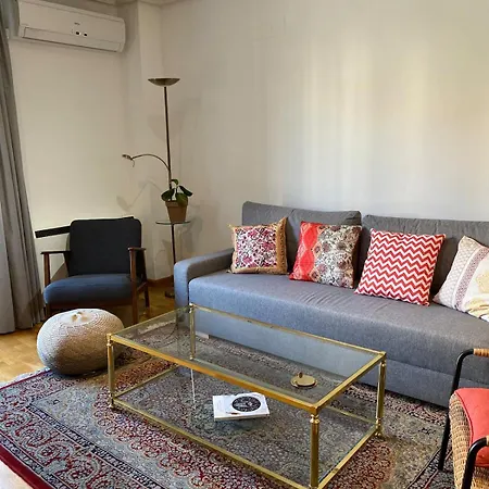 Lovely 2 Bedrooms Main Square Apartment *