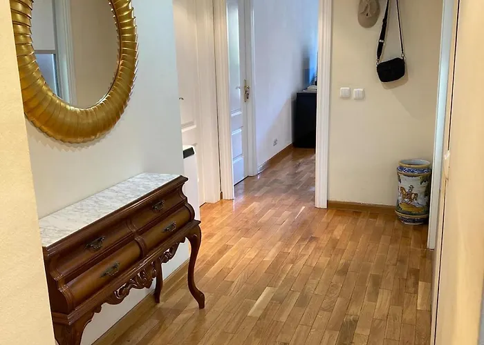 Lovely 2 Bedrooms Main Square Apartment